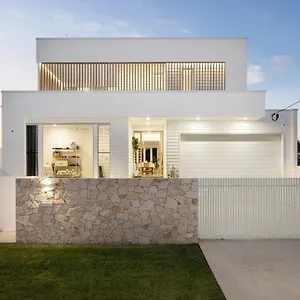 47 Theresa Street Golden Holiday home